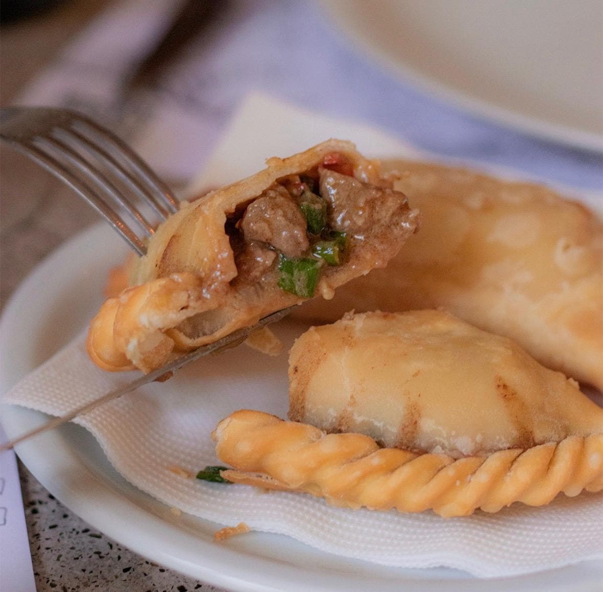 Empanada de carne cortada a cuchillo